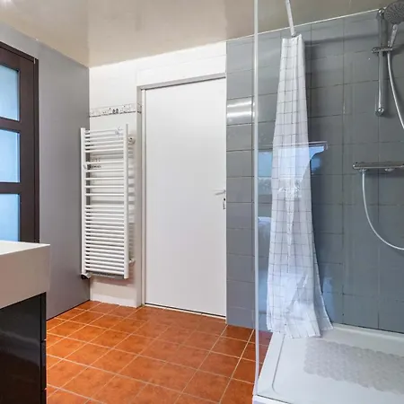 Grande Maison Pour 10 Avec Piscine A *
